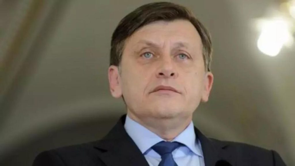 Bomba pe scena politica Crin Antonescu isi suspenda candidatura la Cotroceni Daca vor sa fiu din nou candidat sa ma caute