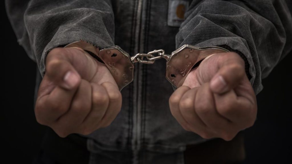 De fiecare data cand e liberat incearca sa violeze aceeasi femeie