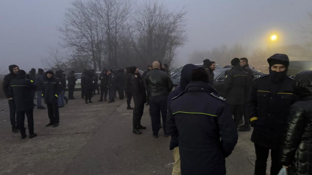 Detinutii de la Targu Jiu paziti de bucatar