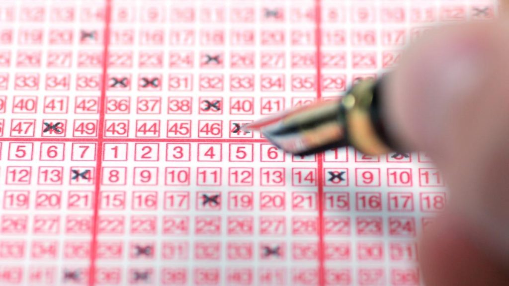 Loto 6 49 duminica 12 ianuarie Report peste 1 58 milioane euro