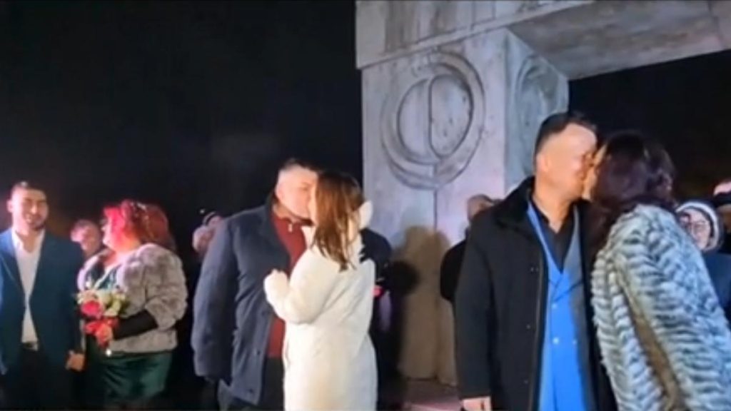Nunti de Revelion la Poarta Sarutului O ucraineanca s a maritat cu un roman