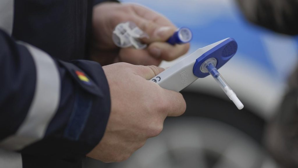 Soferul a atacat doi politisti in trafic