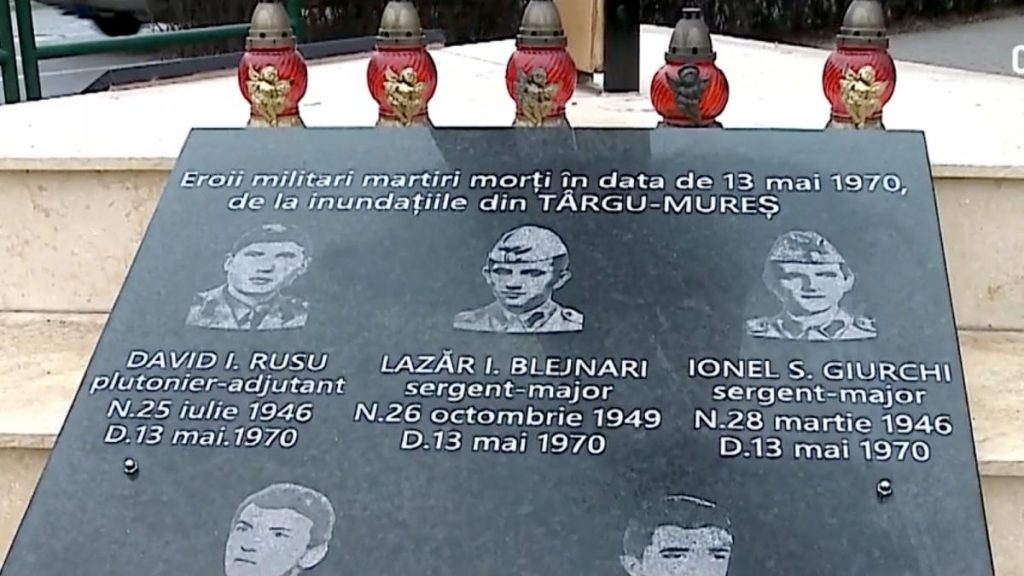 Troita eroilor din Targu Mures Singura statuie romaneasca pentru militarii morti in inundatiile din 1970