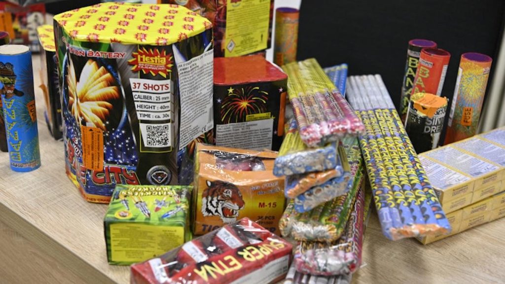 Un tanar prins in Poiana Brasov cu 430 kg de artificii ilegale