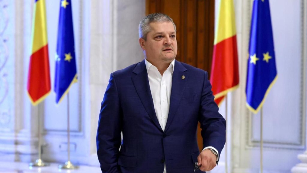 Fost parlamentar PSD reactie dura dupa decorarea presedintelui CCR de catre Iohannis Un spectacol grotesc de slugarnicie