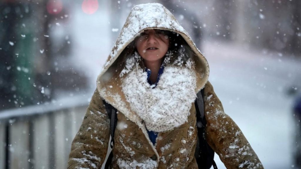 Meteorologii anunta ninsori cod galben de ploi si ceata