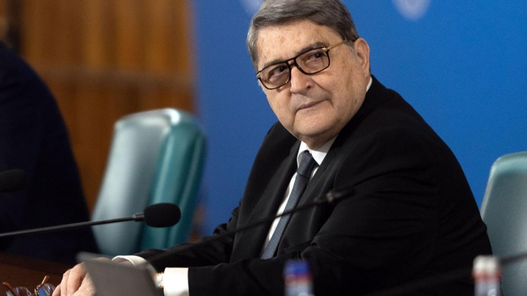 Ministrul Hurezeanu Retransformari structurale in Est si Vest