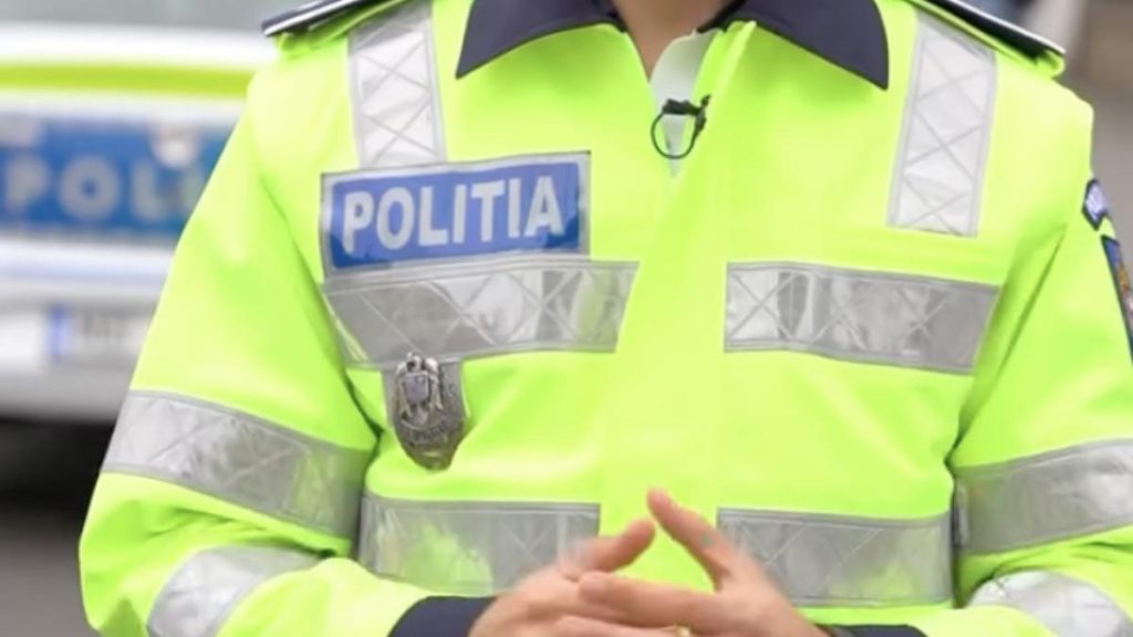Politist acuzat ca a intimidat o soferita pentru refuzul cererii de prietenie pe Facebook