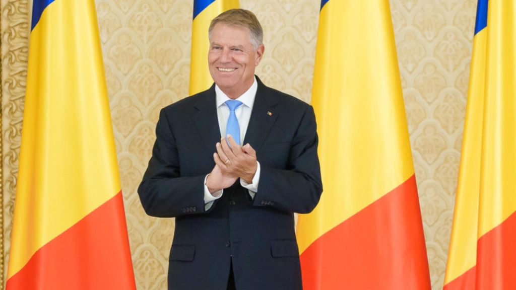 Presedintele ilegitim ofera Steaua Romaniei judecatorilor CCR