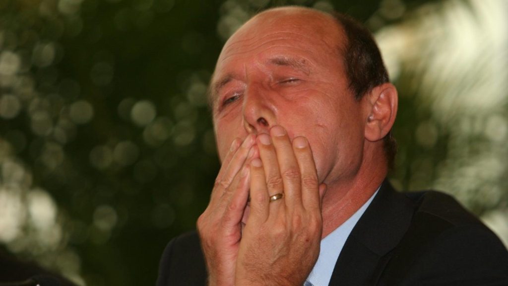 Traian Basescu scandal in direct Fostul presedinte refuza sa comenteze implicarea fiicei in scandalul Nordis