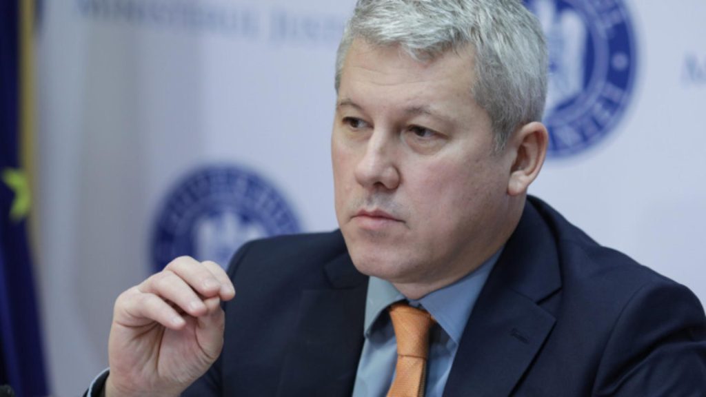 USR critica ministrul de Interne Oamenii hartuiti de politia lui Predoiu pentru optiunea de vot