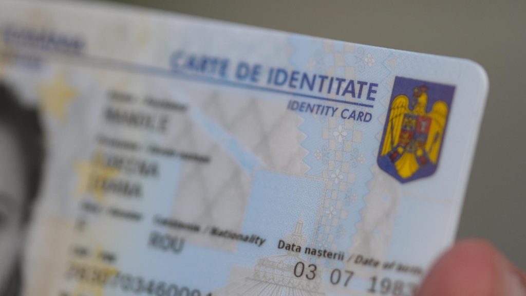 5 functionari publici trimisi in judecata pentru buletine false