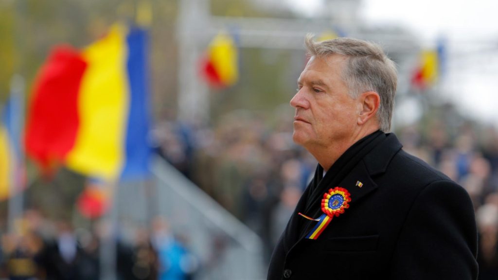 Klaus Iohannis criticat de romani pentru 10 ani de lux la palat Un mandat inutil ineficient plin de turism VIDEO