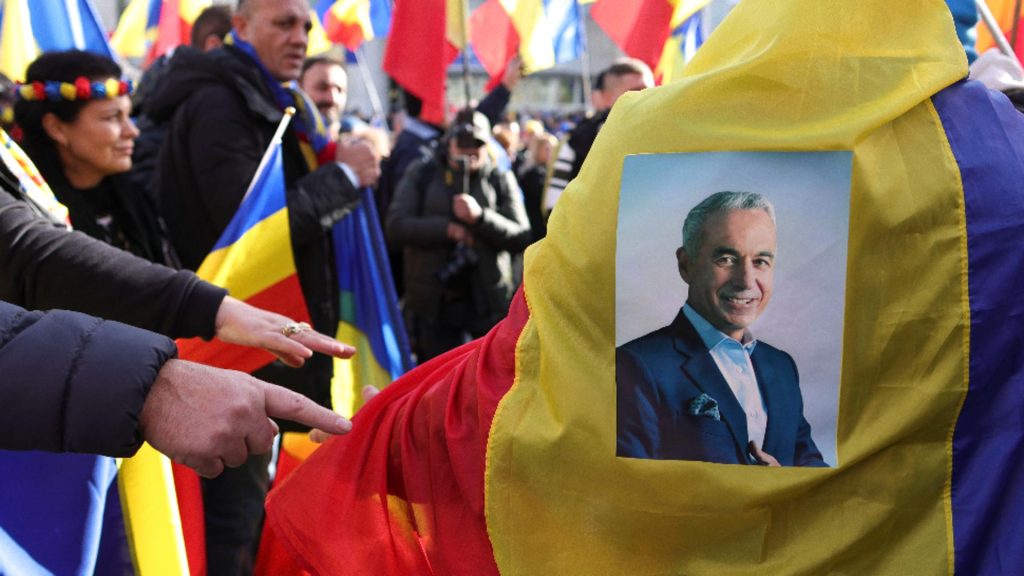 Manifest pentru democratie Oamenii in Piata Victoriei de ziua lui Calin Georgescu George Simion alaturi de patrioti