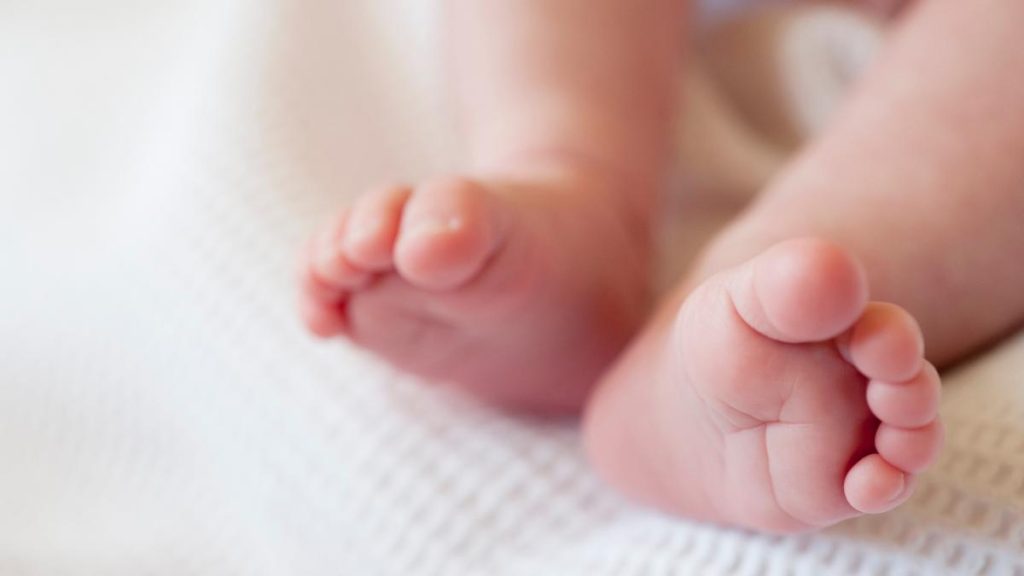 Mobilizare emotionanta pentru bebelusul abandonat de mama