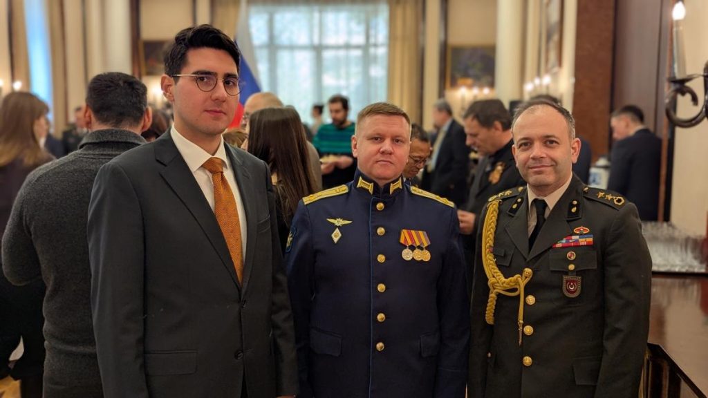 SRIRomanii acuzati de tradare au organizat grupari paramilitare si au cerut sprijin diplomatilor rusi expulzati din Romania