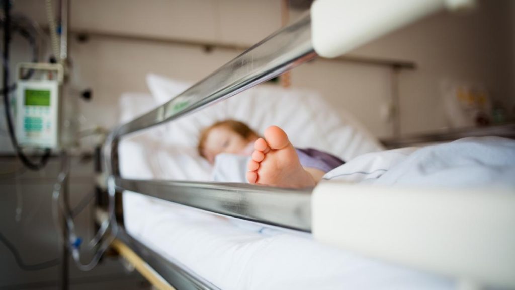 Spitalele de pediatrie pline de infectii digestive si scarlatina
