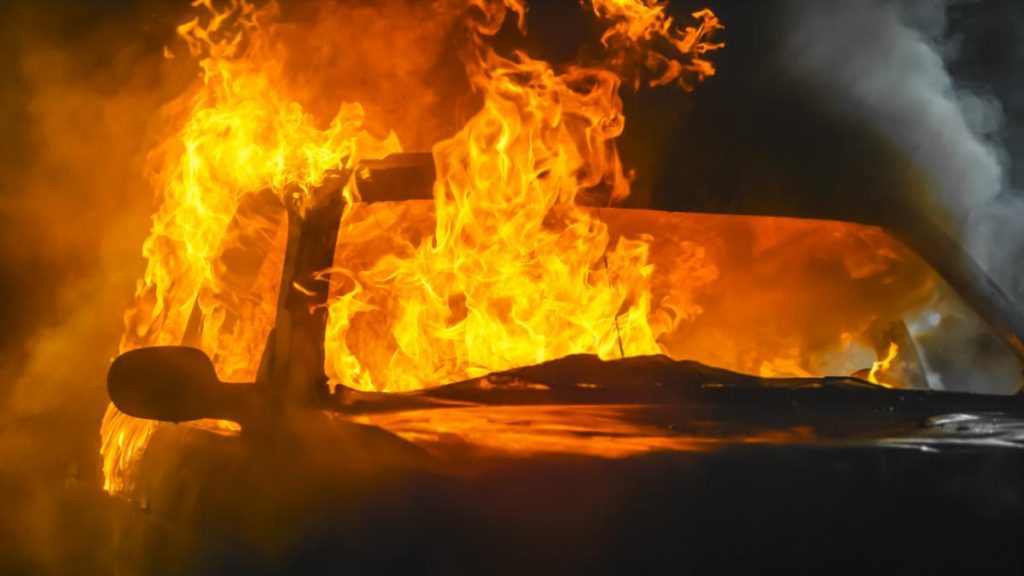 Tragedie in Buzau Doua cadavre gasite intro masina arsa