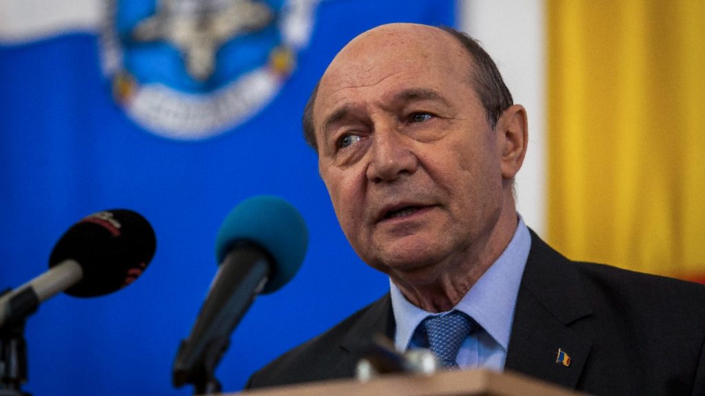 Traian Basescu Calin Georgescu trebuie lasat sa candideze