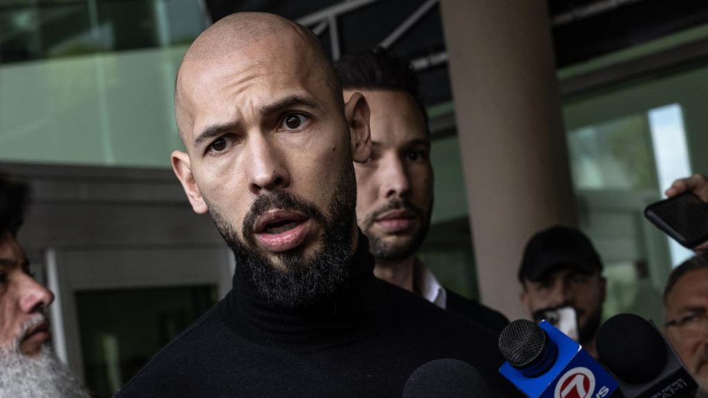 Andrew Tate acuzat de amenintare cu pistolul femeii