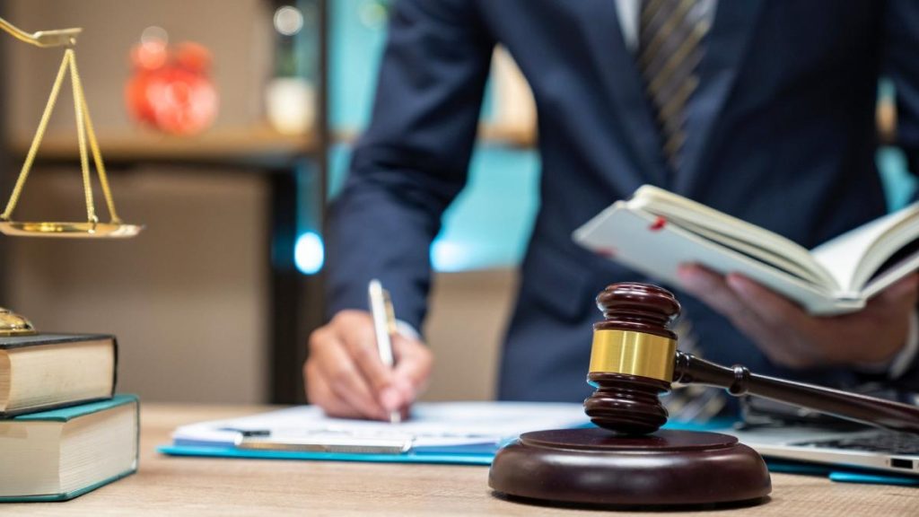 Barbat din Braila a pretins ca e avocat 11 ani