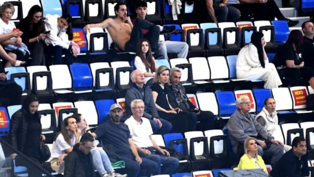 Calin Georgescu vazut cu sotia la competitia de natatie