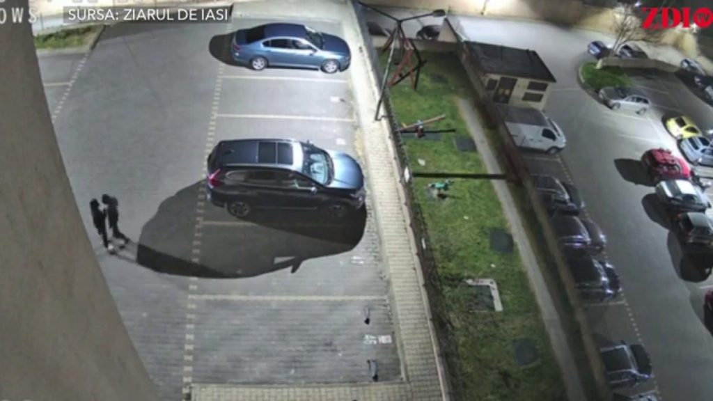 Doi adolescenti din Iasi au aruncat oua in masini filmat pentru o provocare TikTok