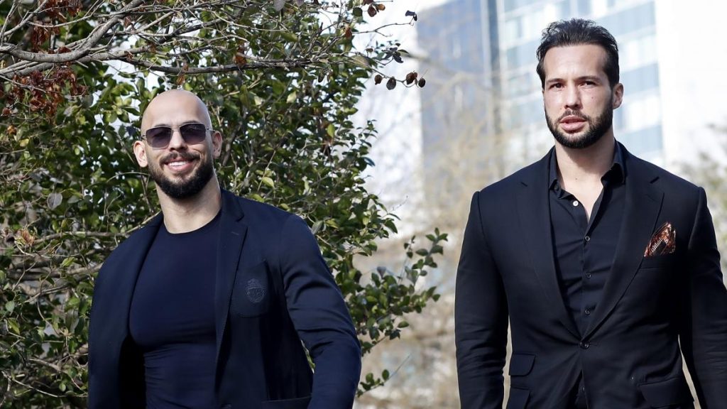 Fratii Tate pot calatori controlul judiciar continua
