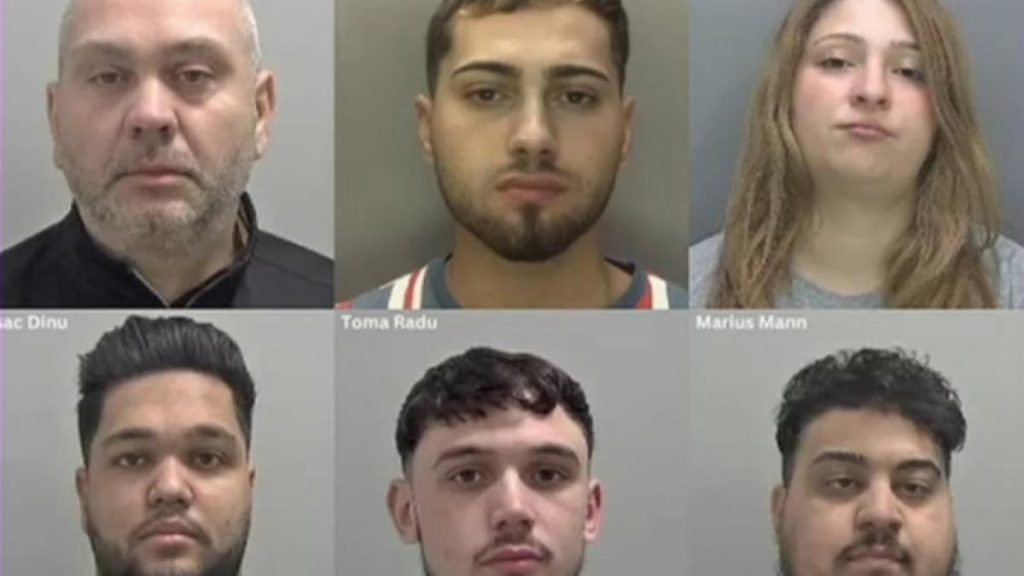 Opt romani condamnati la 30 de ani in Anglia