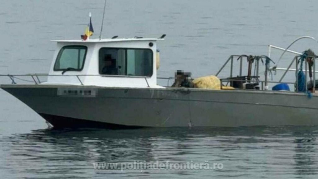 Pescar ilegal depistat pe mare de Garda de Coasta