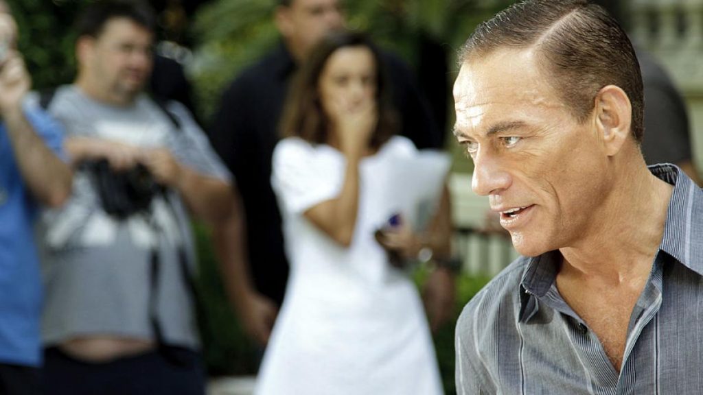 Prima reactie a lui Jean Claude Van Damme dupa reclamatia la DIICOT privind relatii cu romance traficate de gruparea lui Bolea