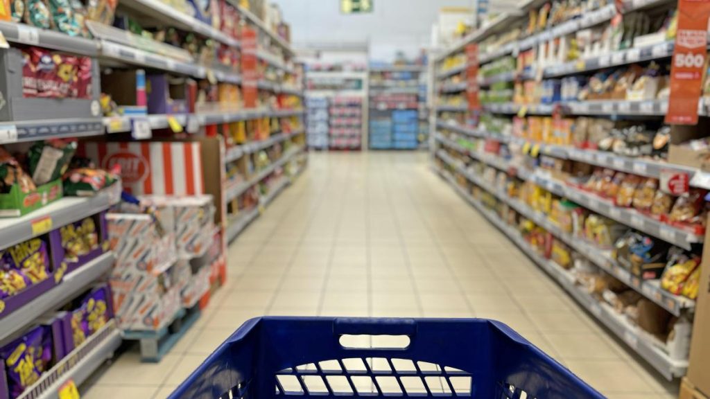 Programul magazinelor de Paste 2025 Supermarketuri si malluri deschise