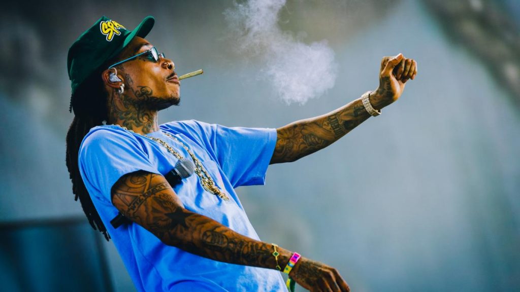 Rapperul Wiz Khalifa condamnat in Romania pentru consum de droguri
