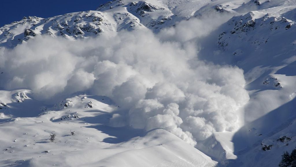 Risc major de avalanse in Bucegi Fagaras Calimani