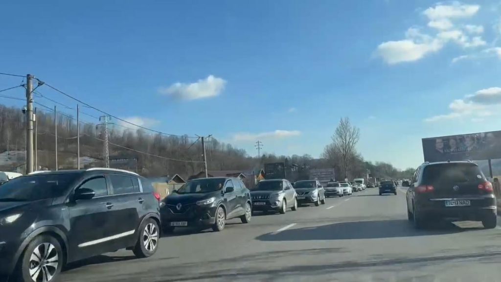 Trafic intens spre munte si vest Zone aglomerate de Vinerea Mare