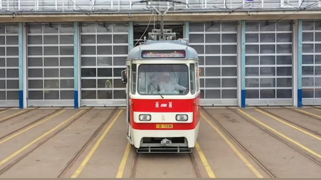 Tramvaiul Iepurasului circula pe linia 10 joi in Bucuresti