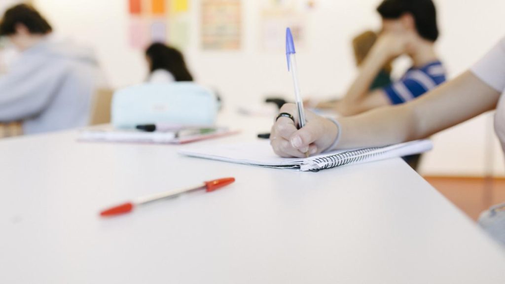 Cifre alarmante 4 din 10 adolescenti nu alerg liceul