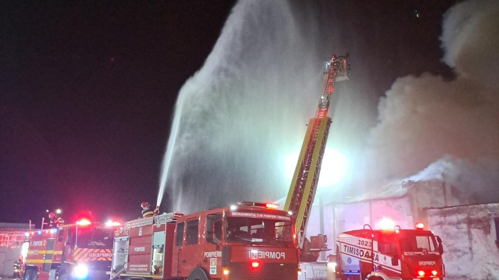 Incendiu mare in Timisoara la hala industriala