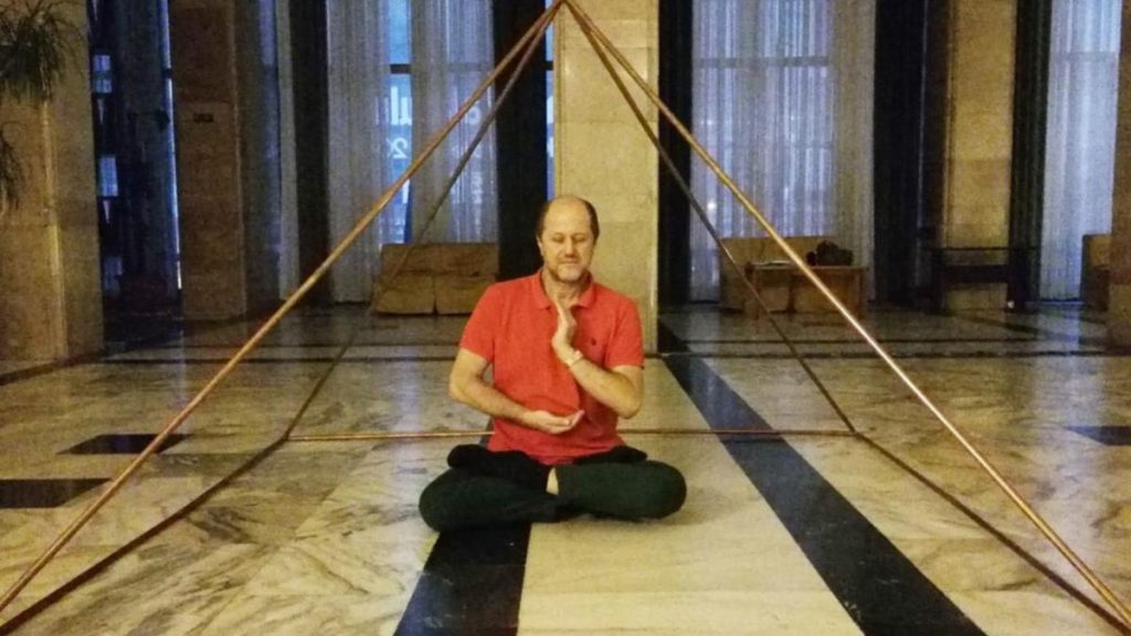 Instructor de yoga din Bucuresti judecat pentru trafic si viol Cine este Eugen Mirtz