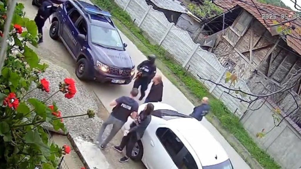 Procurorii DIICOT si jandarmii au gresit adresa in Mehedinti un pensionar a ajuns la spital cu o mana rupta