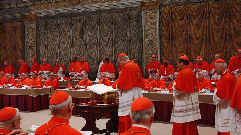 Vaticanul se pregateste de conclav telefonia va fi deconectata