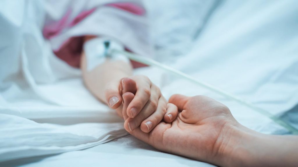 fetita de trei ani a murit inghitind medicamentele surorii