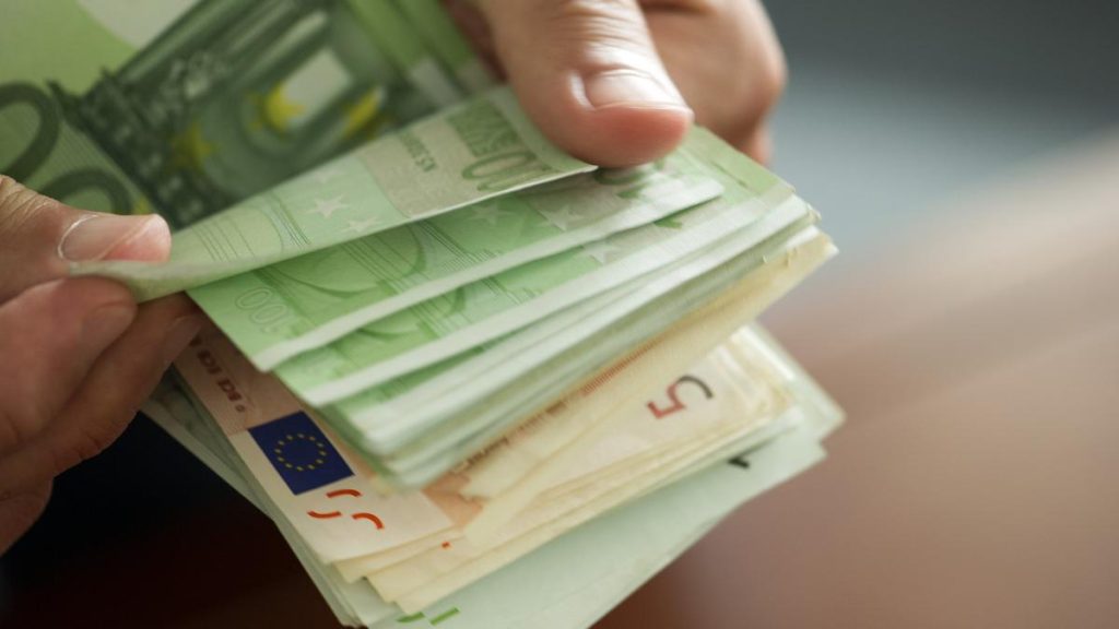 o femeie din timisiora a aruncat 13000 de euro