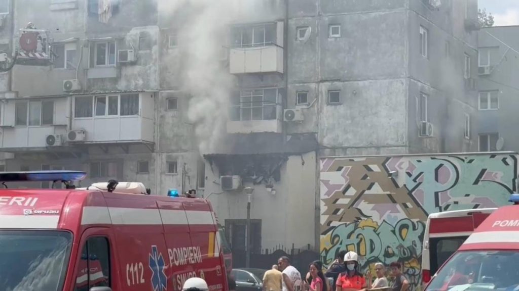 Apartament din Capitala a luat foc 20 evacuate