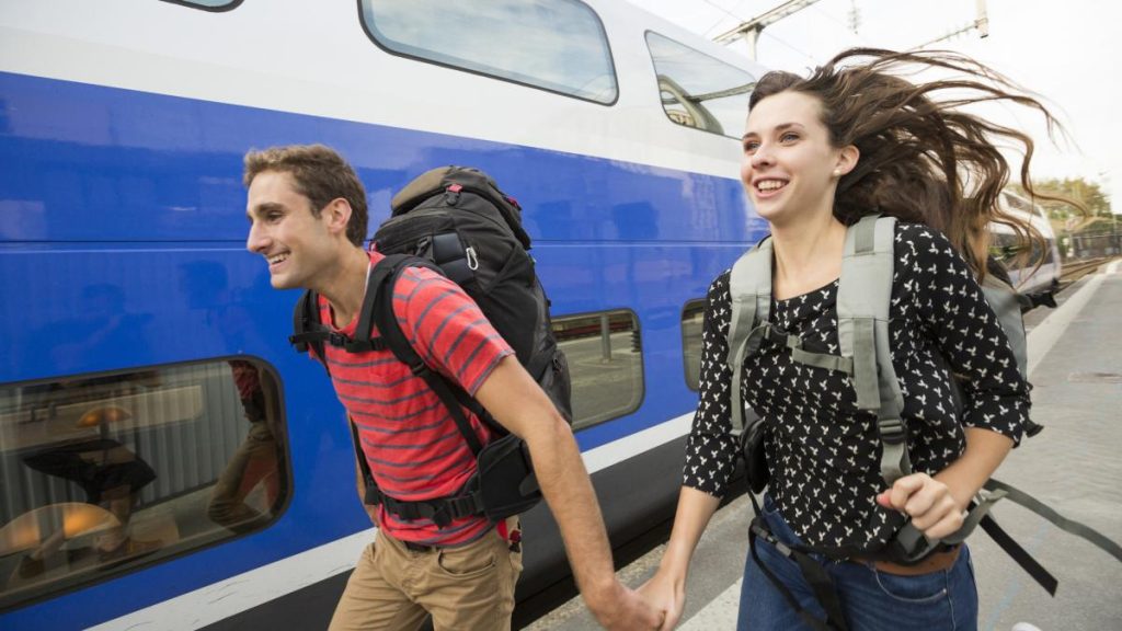 CFR Calatori lanseaza programul estival Trenurile Soarelui 2025