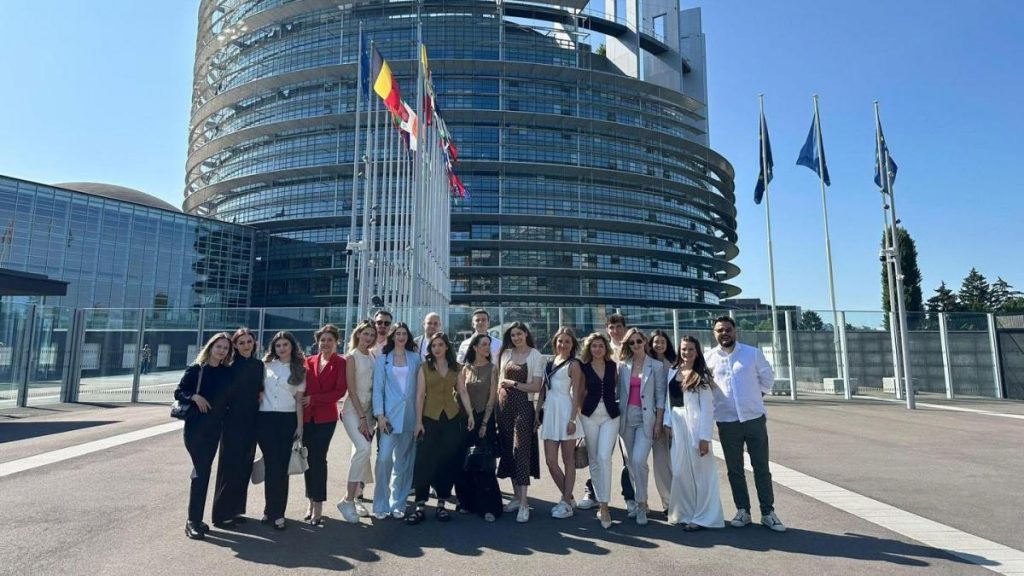 Cursantii Antena Academy in Parlamentul European lectie de democratie live