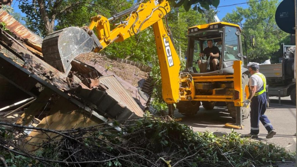 Demolarea construciilor ilegale din Sectorul 1 a inceput