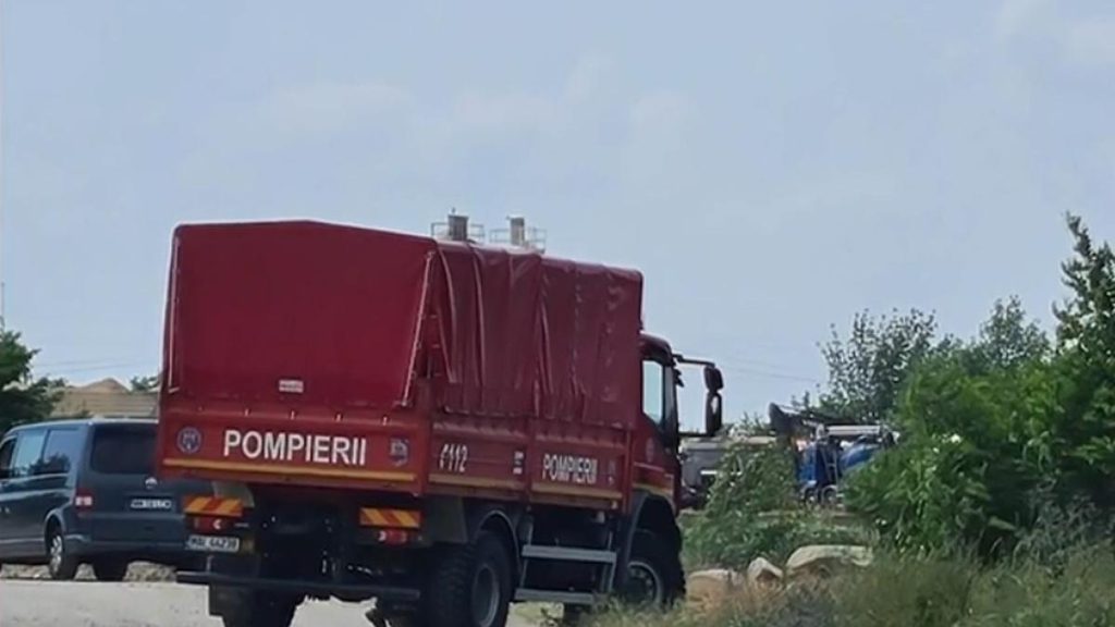 Doi tineri disparuti dupa ce au intrat in lac