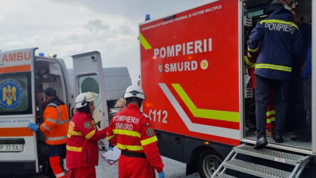 Microbuz si autoutilitar ciocnire lng Furei un mort