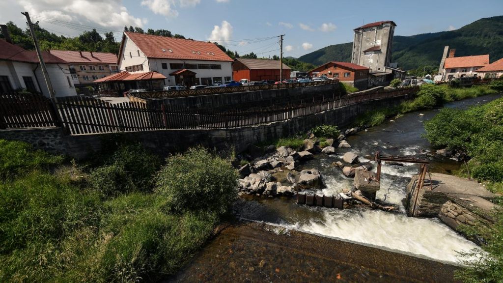 Patru localitati din Mures fara apa potabila din inundatii